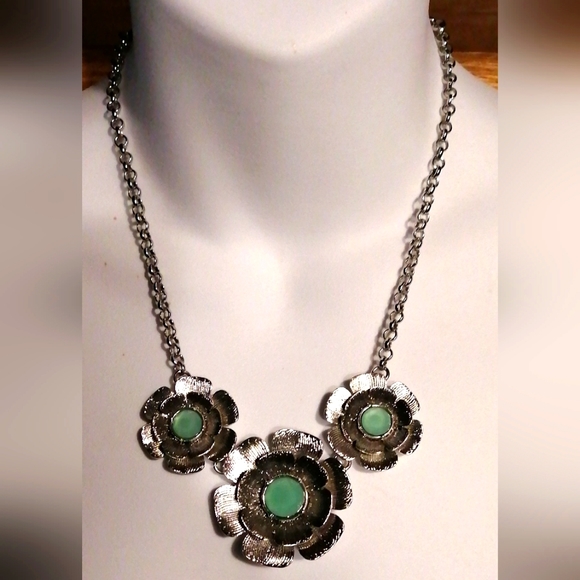 Lia Sophia Jewelry - Lia Sophia Three Flower Silver Tone Green Necklace